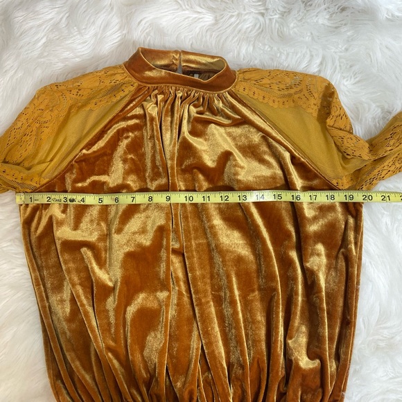 #473 Free People Dream Team Gold Velvet Lace Top size XS - Picture 10 of 11